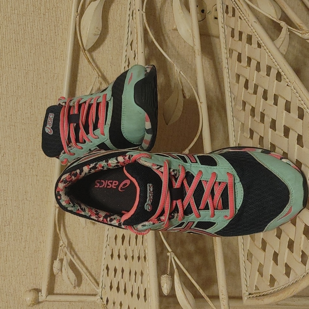 Women's size 8 Asics gel running shoes T3A6Q multi-color
